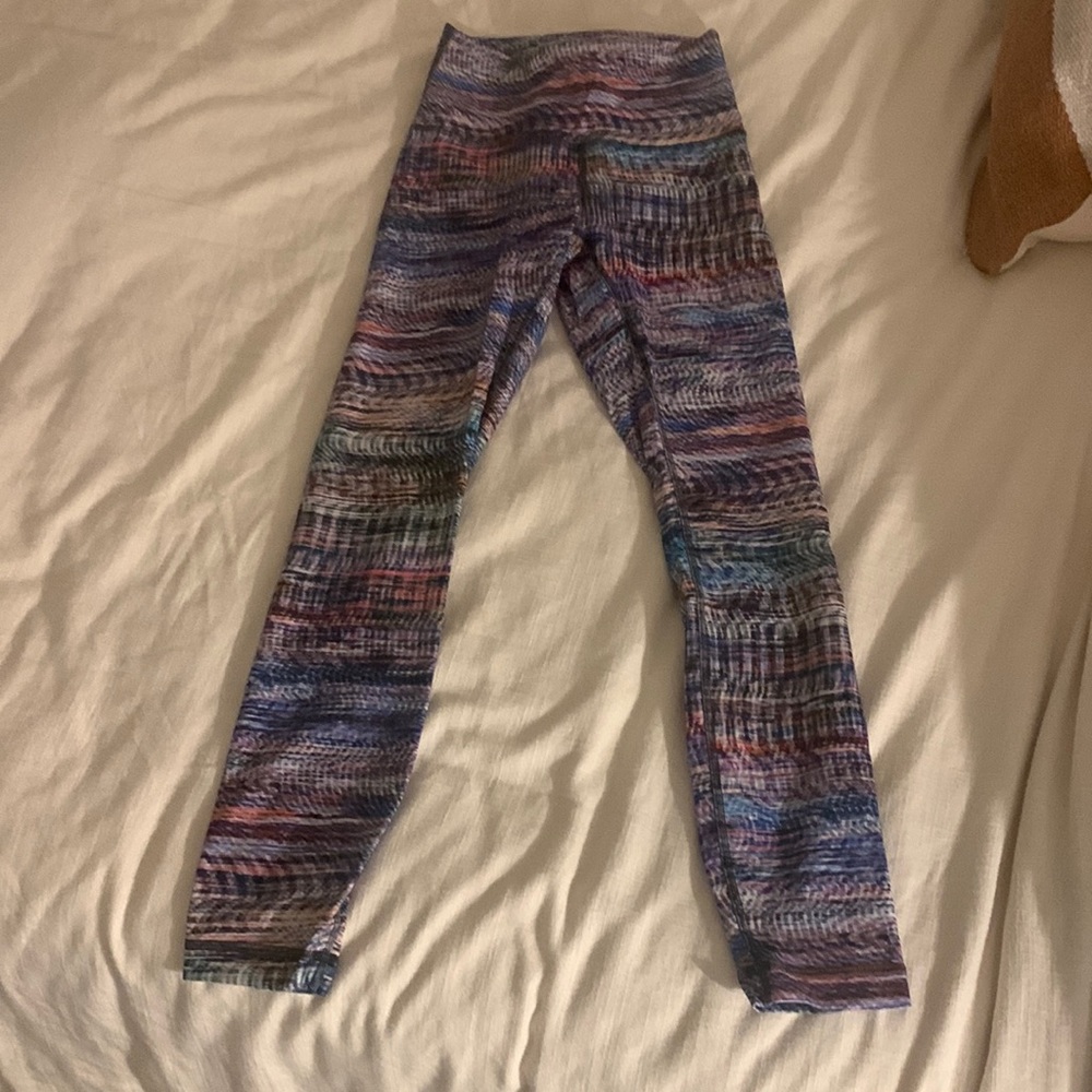 Lightly worn size 4 Lululemon wunder under 7/8 tight